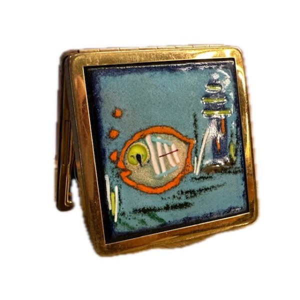 "Harbor Side" Refurbished Vintage Compact